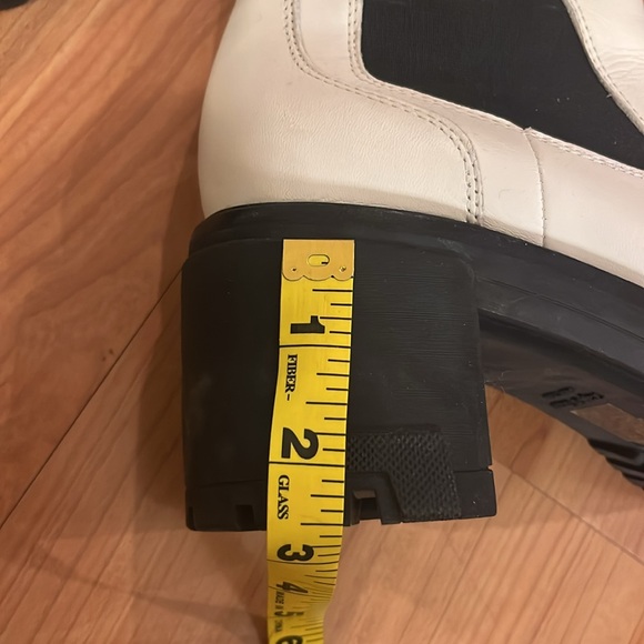 New rag & bone shiloh mid chelsea antique white. Size 10. Comes with box. - Picture 10 of 13